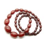 Cherry type amber bead necklace, 69g. P&P Group 1 (£14+VAT for the first lot and £1+VAT for