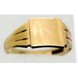 9ct gold signet ring, size W, 3.9g. P&P Group 1 (£14+VAT for the first lot and £1+VAT for subsequent