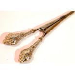 Silver fancy handled glove stretcher, L: 18 cm, 87.2g. P&P Group 2 (£18+VAT for the first lot and £
