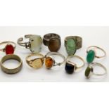 Ten mixed metal rings, different styles and sizes. P&P Group 1 (£14+VAT for the first lot and £1+VAT