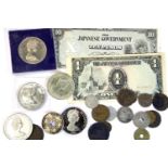 Mixed world coins and two Japanese notes. P&P Group 1 (£14+VAT for the first lot and £1+VAT for