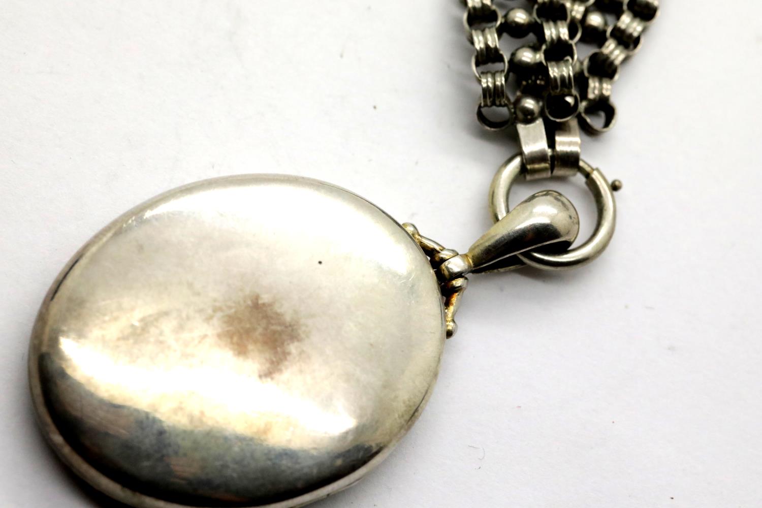 White metal locket on a similar chain. Locket L: 4 cm, chain L: 40 cm approximately. P&P Group 1 (£ - Image 3 of 3