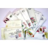Quantity of mixed commonwealth Royal first day covers. P&P Group 1 (£14+VAT for the first lot and £