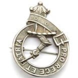 Hallmarked silver badge Pro Rege Et Patria, D: 35 mm, 15g. P&P Group 1 (£14+VAT for the first lot
