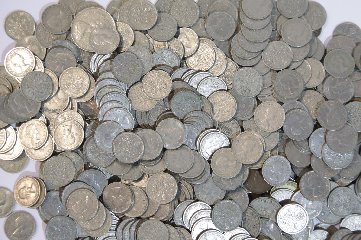 Quantity of loose GB coins, farthings and sixpence. P&P Group 1 (£14+VAT for the first lot and £1+