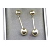Pair of 9ct gold bar drop earrings, L: 3 cm, 2.1g. P&P Group 1 (£14+VAT for the first lot and £1+VAT
