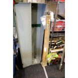 Steel gun cabinet, H: 120 cm. Not available for in-house P&P
