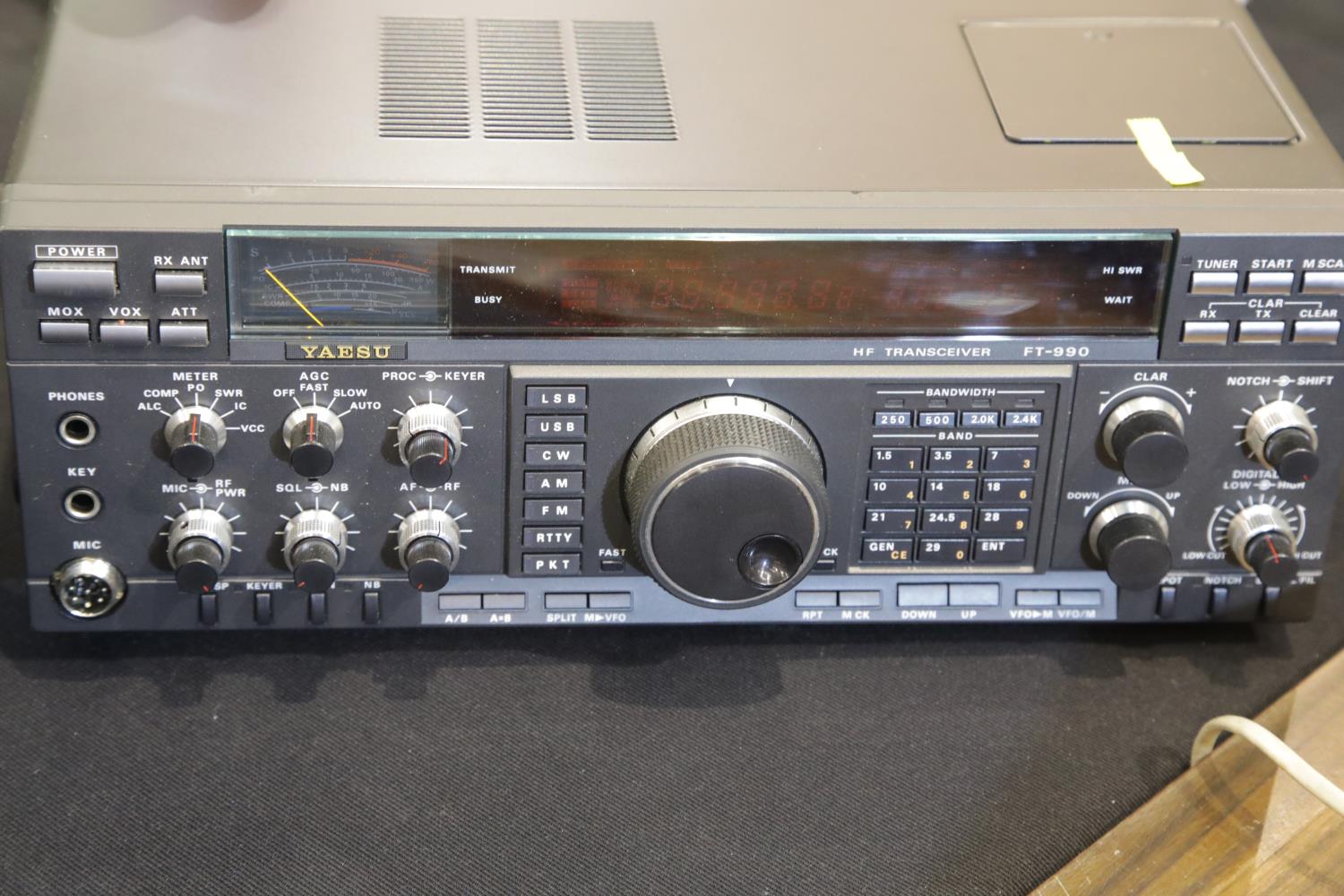Yaesu HF transceiver FT-990 serial no 4M390108 with carry case, Not available for in-house P&P.