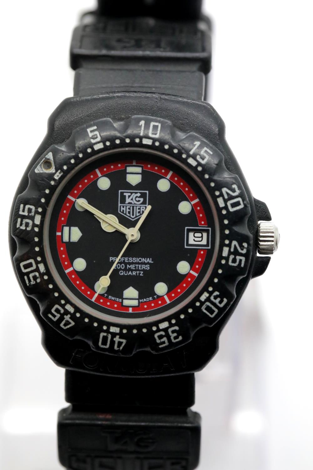 Rare Tag Heuer Professional 200m quartz ladies/youth wristwatch with black rubber strap. P&P Group 1