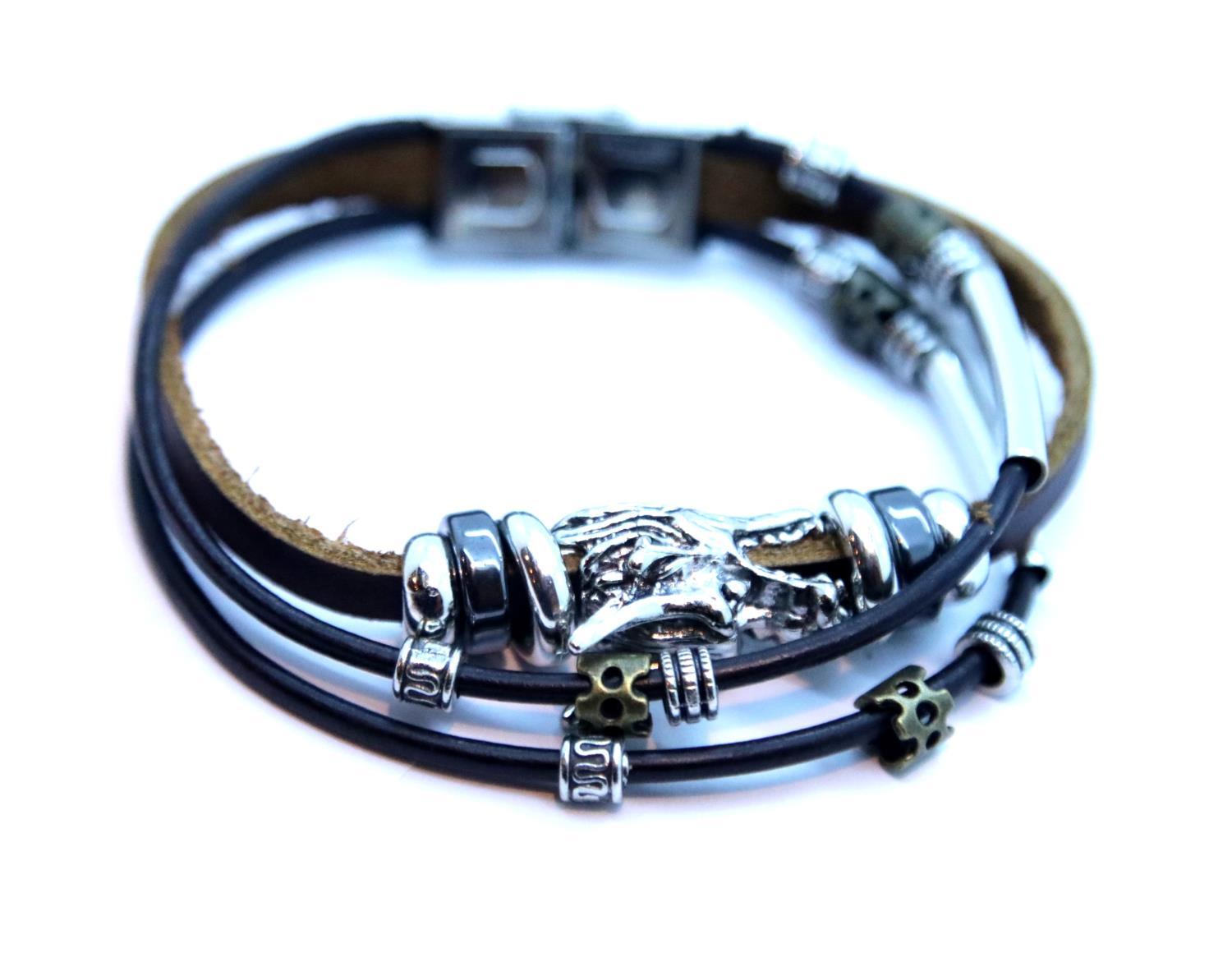 Gents leather cord bracelet with white metal dragon. P&P Group 1 (£14+VAT for the first lot and £1+