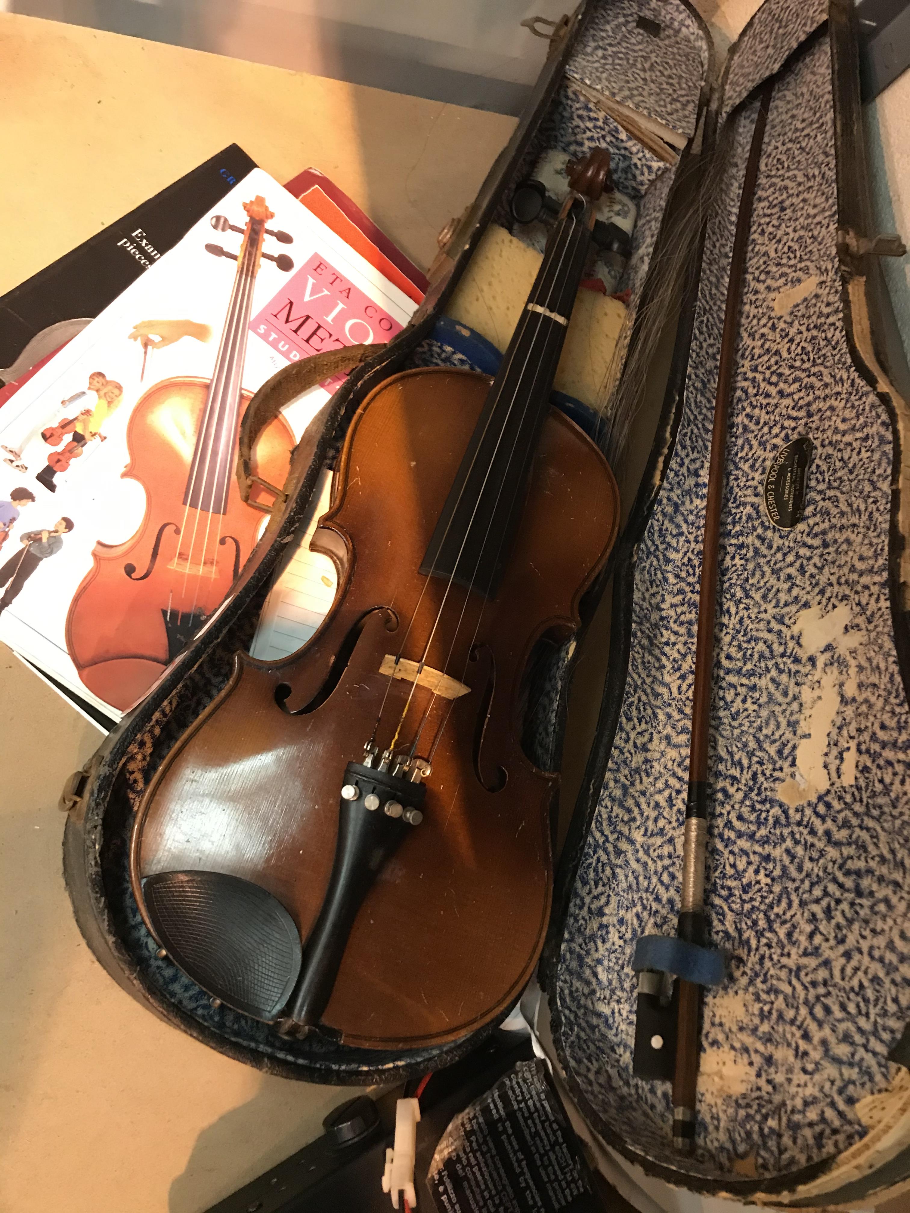 Childs violin with three lesson books. Not available for in-house P&P - Image 2 of 2