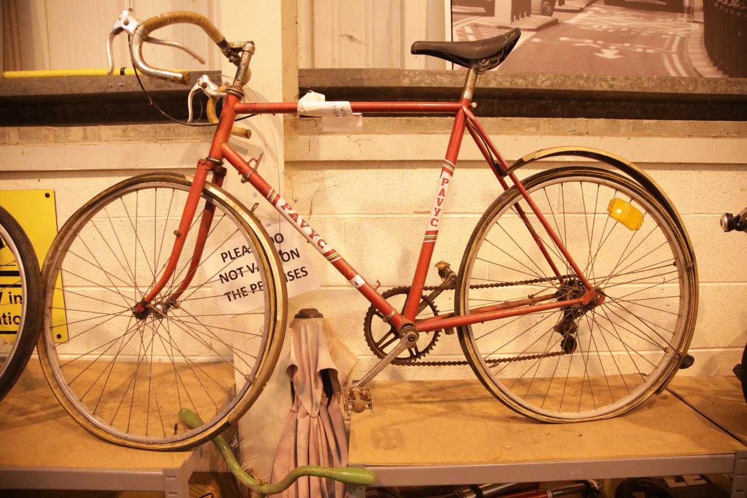Pavyc red gents racing bike. Not available for in-house P&P.
