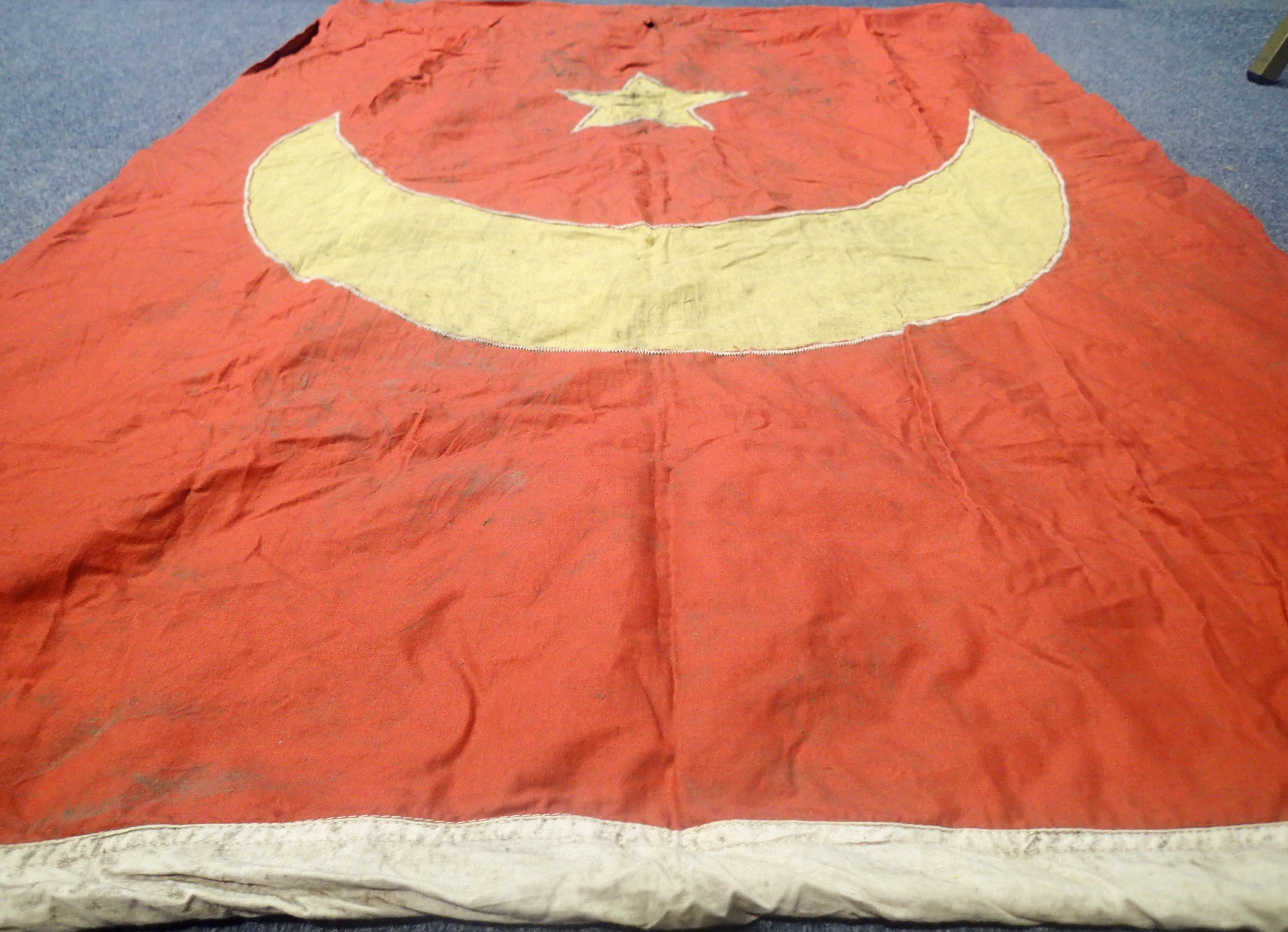 WW1 Style Ottoman (Turkish) Flag 118 x 80 cm. P&P Group 2 (£18+VAT for the first lot and £3+VAT - Image 4 of 7