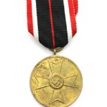 German WWII type War Merit medal with ribbon. P&P Group 1 (£14+VAT for the first lot and £1+VAT