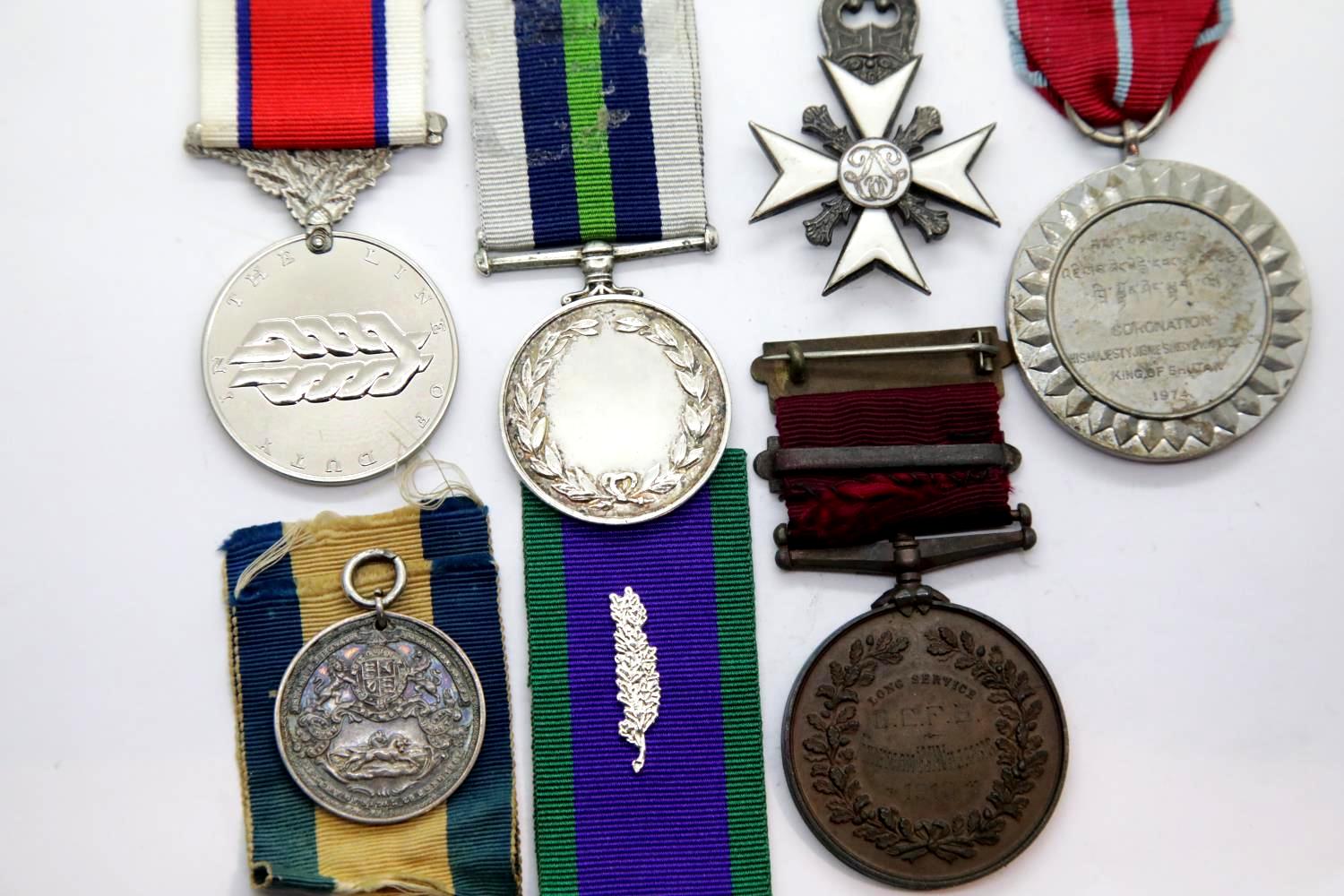 Seven various worldwide civilian and services medals. P&P Group 1 (£14+VAT for the first lot and £ - Image 2 of 2