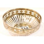 Hallmarked silver bon bon dish, D: 12 cm, 60.5g. P&P Group 2 (£18+VAT for the first lot and £3+VAT