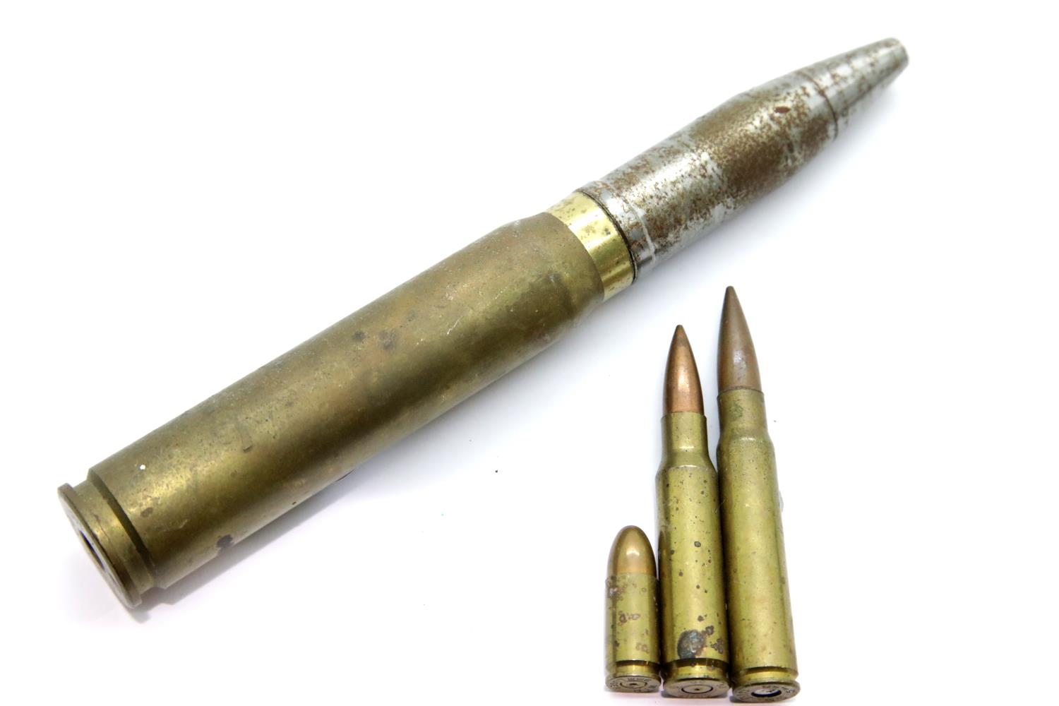 20mm anti-aircraft round and three further rounds, all INERT. P&P Group 2 (£18+VAT for the first lot