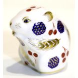 Royal Crown Derby Field Mouse, H: 6 cm. P&P Group 1 (£14+VAT for the first lot and £1+VAT for