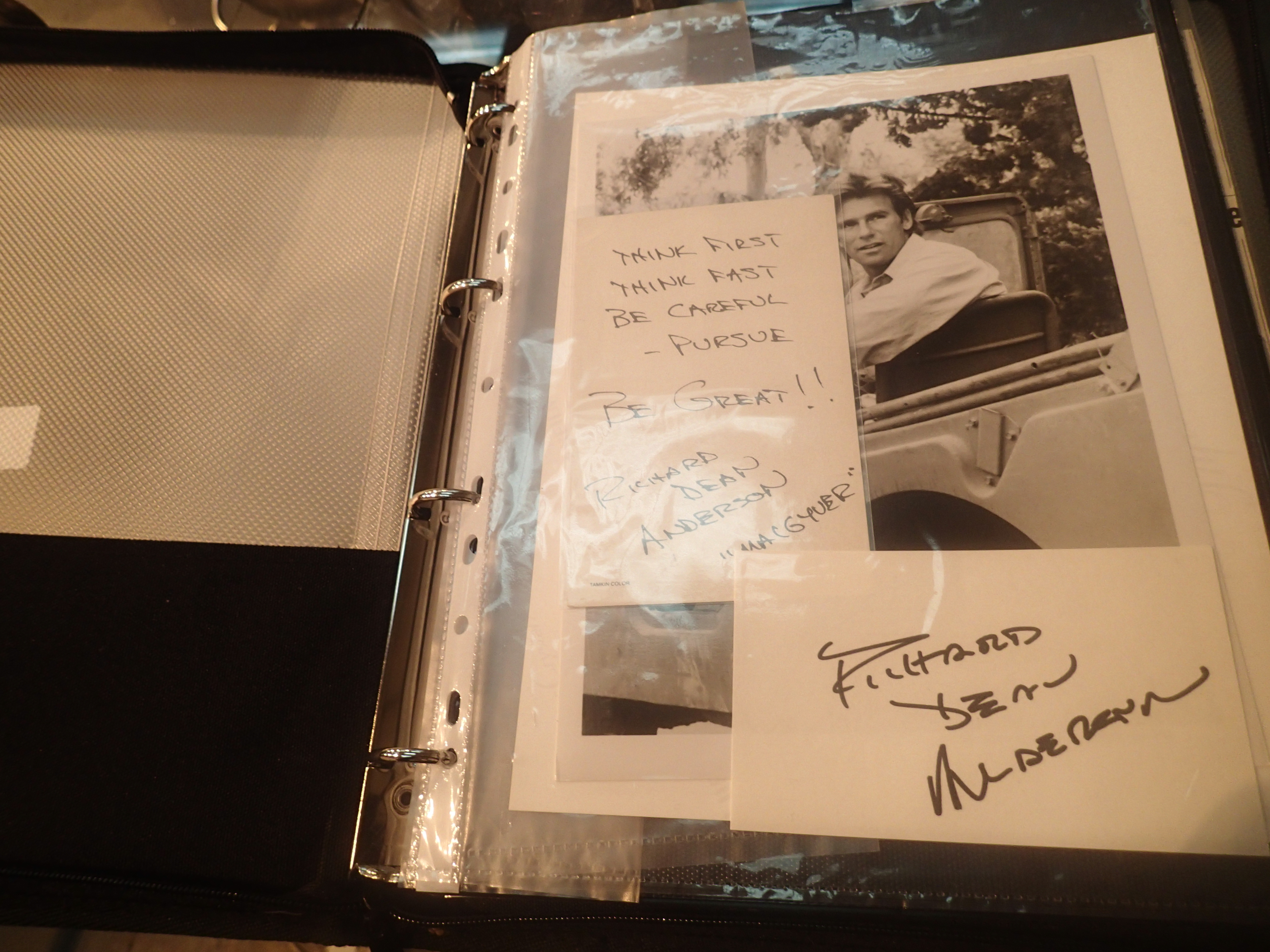 Folder of Richard Dean Anderson related photographs and signatures, no provenance. P&P Group 2 (£