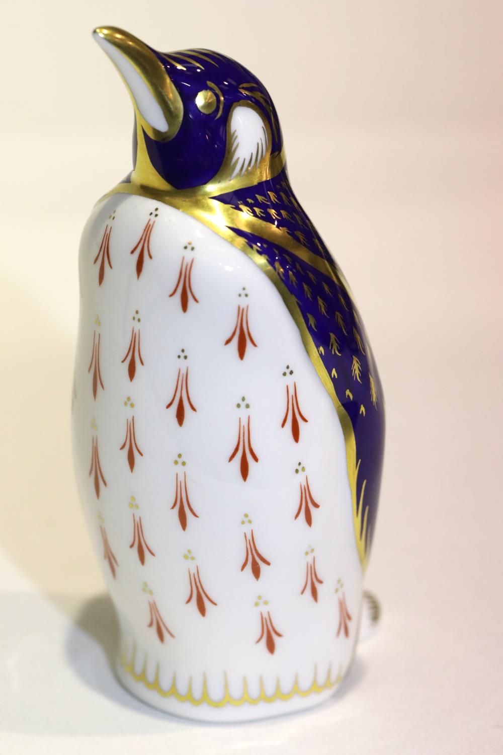 Royal Crown Derby Penguin, H: 13 cm. P&P Group 1 (£14+VAT for the first lot and £1+VAT for