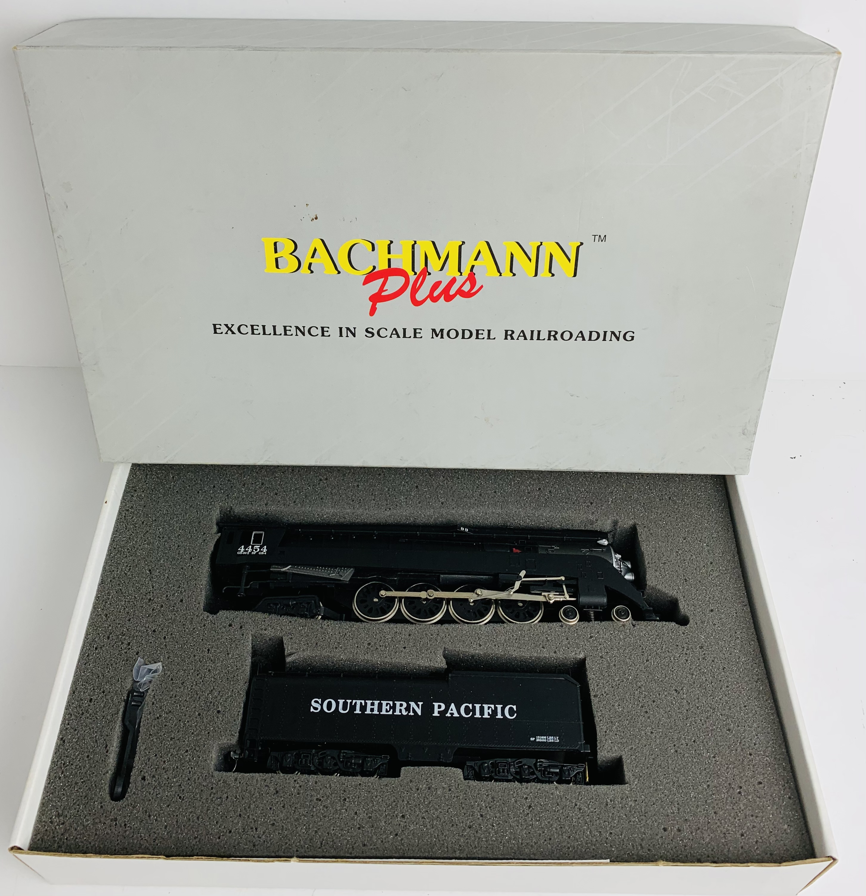 Bachmann HO 11323 GS4 4-8-4 Black & Silver War Baby 'Southern Pacific' #4454 - Boxed. P&P Group