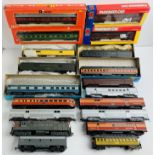 HO Scale Southern Pacific Diesel Loco & 18x Items of Rolling Stock - Some Boxed. P&P Group 3 (£25+