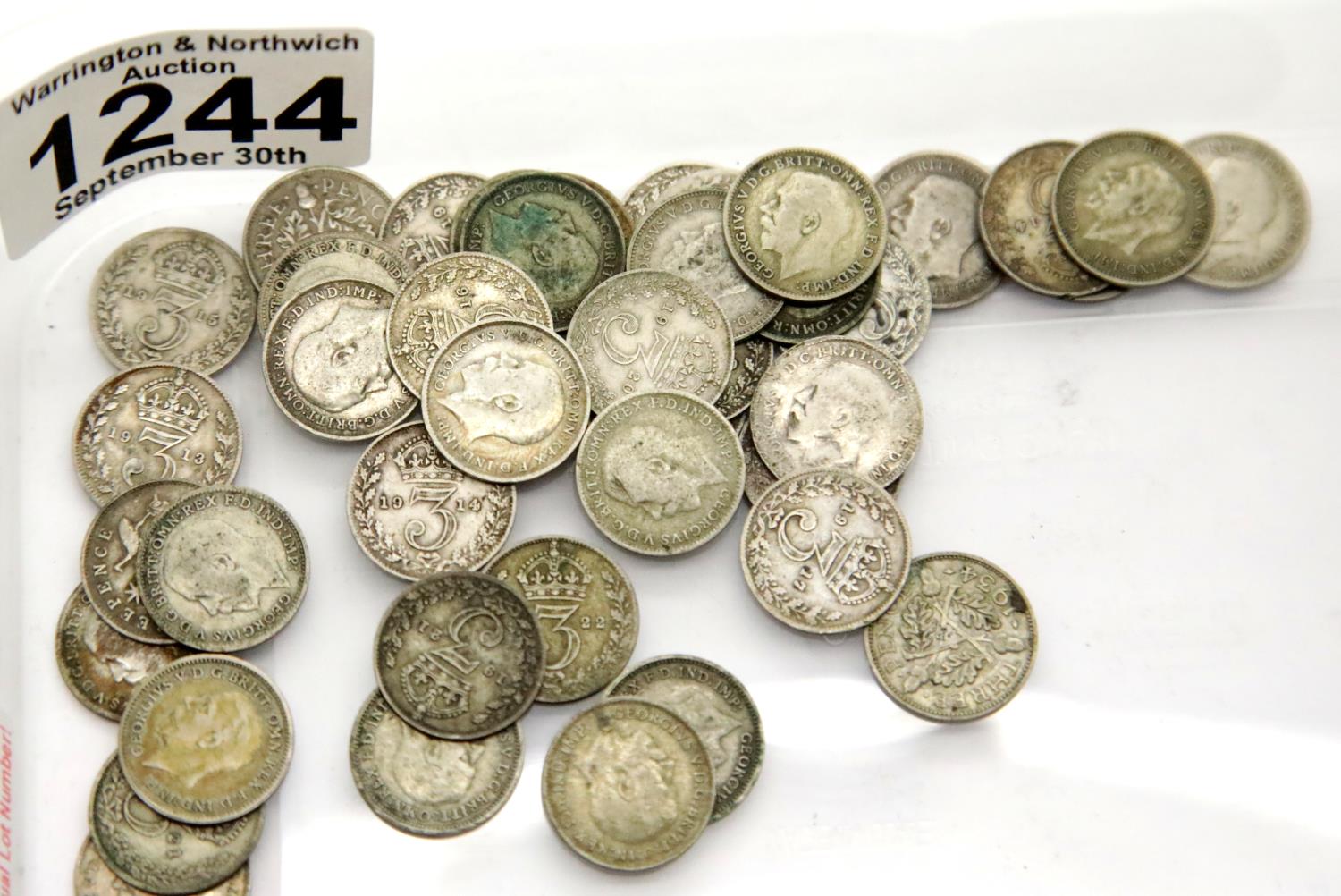 Forty three silver George V silver threepences. P&P Group 1 (£14+VAT for the first lot and £1+VAT