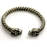 White metal Tibetan silver bangle with dragon head terminals, D: 8 cm. P&P Group 1 (£14+VAT for