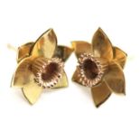 Welsh hammered 9ct gold Daffodil earrings (no back stoppers but posts intact), 3.4g. P&P Group 1 (£
