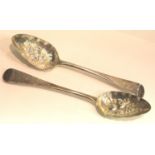 Pair of Georgian hallmarked silver berry spoons 151g, maker WC. P&P Group 1 (£14+VAT for the first
