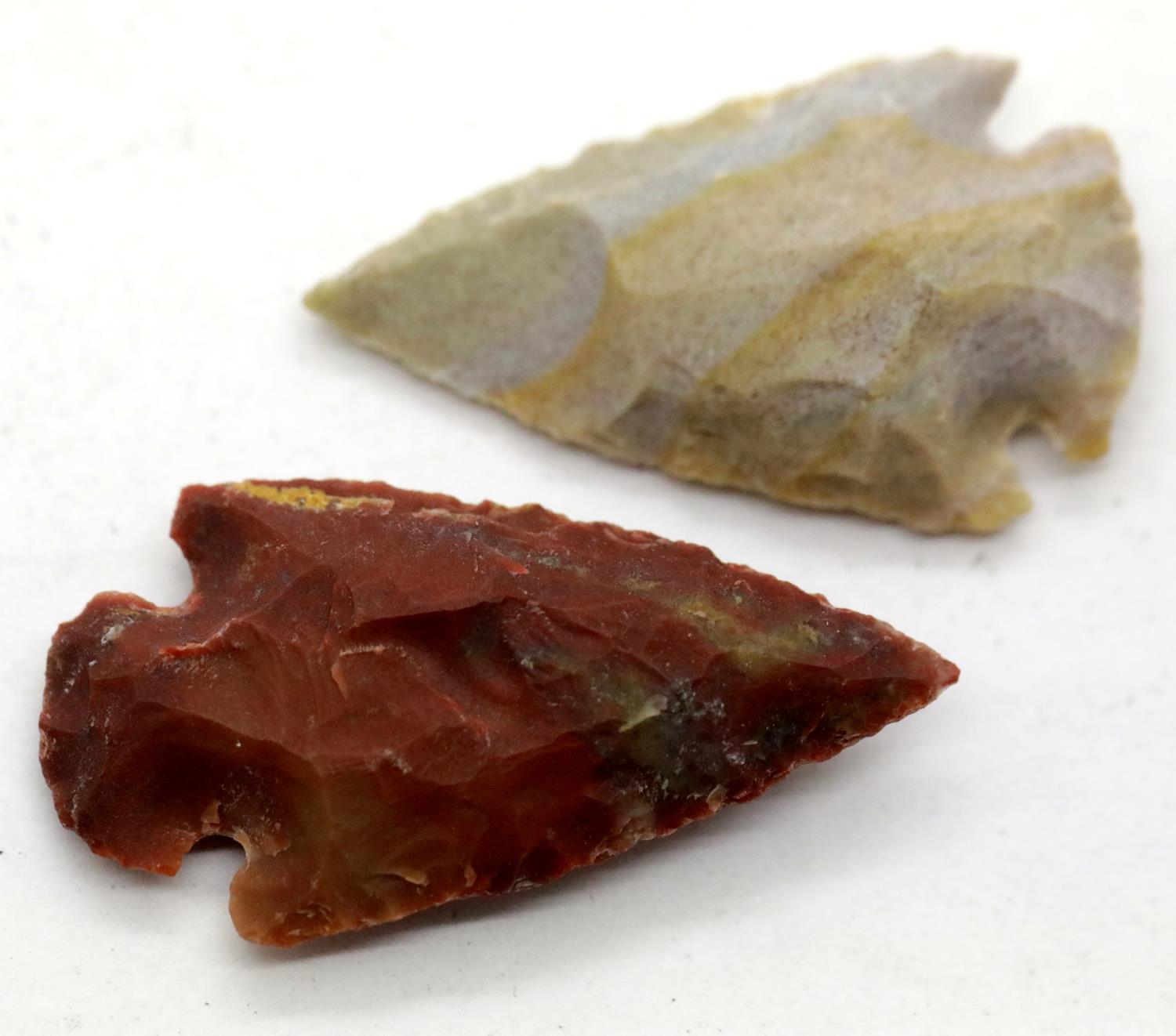 Two knapped flint neolithic? arrow heads. P&P Group 1 (£14+VAT for the first lot and £1+VAT for - Image 2 of 2