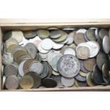 Box of mixed World coinage. P&P Group 1 (£14+VAT for the first lot and £1+VAT for subsequent lots)