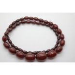 Cherry type amber bead necklace, 69g. P&P Group 1 (£14+VAT for the first lot and £1+VAT for