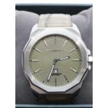 Gents Perry Ellis calendar wristwatch. P&P Group 1 (£14+VAT for the first lot and £1+VAT for