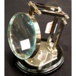 Chrome magnifying glass on a wooden base, H: 46 cm. Not available for in-house P&P.