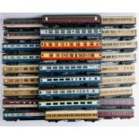 27x Playworn OO Gauge Coaches - All Unboxed. P&P Group 2 (£18+VAT for the first lot and £3+VAT for