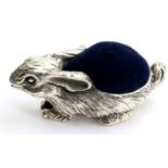 925 silver rabbit pin cushion, L: 3cm. P&P Group 1 (£14+VAT for the first lot and £1+VAT for