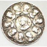 Victoria Commonwealth miniature silver medallion showing the heads of the Royal Family. P&P Group