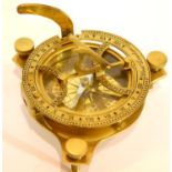 Hardwood cased brass compass. P&P Group 1 (£14+VAT for the first lot and £1+VAT for subsequent lots)