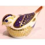 Royal Crown Derby finch with gold stopper, L: 9 cm. P&P Group 1 (£14+VAT for the first lot and £1+