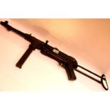 WWII MP40 German replica 9mm submachine gun. P&P Group 3 (£25+VAT for the first lot and £5+VAT for