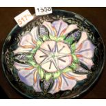 Moorcroft limited edition 1996 cabinet plate, number 210/500 D: 22 cm. P&P Group 2 (£18+VAT for