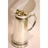 Italian Milan 800 silver vacuum jug, H: 23 cm, approximately 1200g. P&P Group 2 (£18+VAT for the