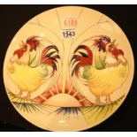 Moorcroft plate in the Morning Roosters pattern, D: 31 cm. P&P Group 3 (£25+VAT for the first lot