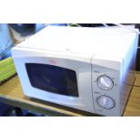 Daewoo 700w microwave. Not available for in-house P&P. Condition Report: All electrical items in