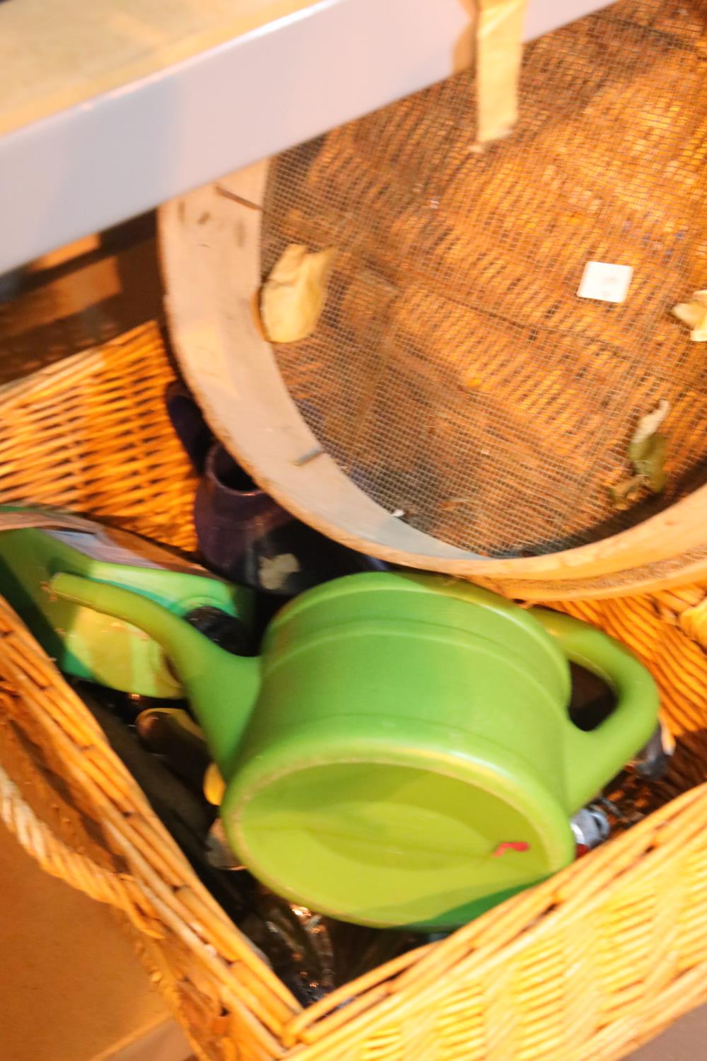 Mixed gardening items including sieve. Not available for in-house P&P.