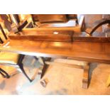 Oak draw leaf extending table. Not available for in-house P&P.