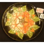 Moorcroft limited edition 1991 cabinet plate number 114/250, D: 22 cm. P&P Group 2 (£18+VAT for