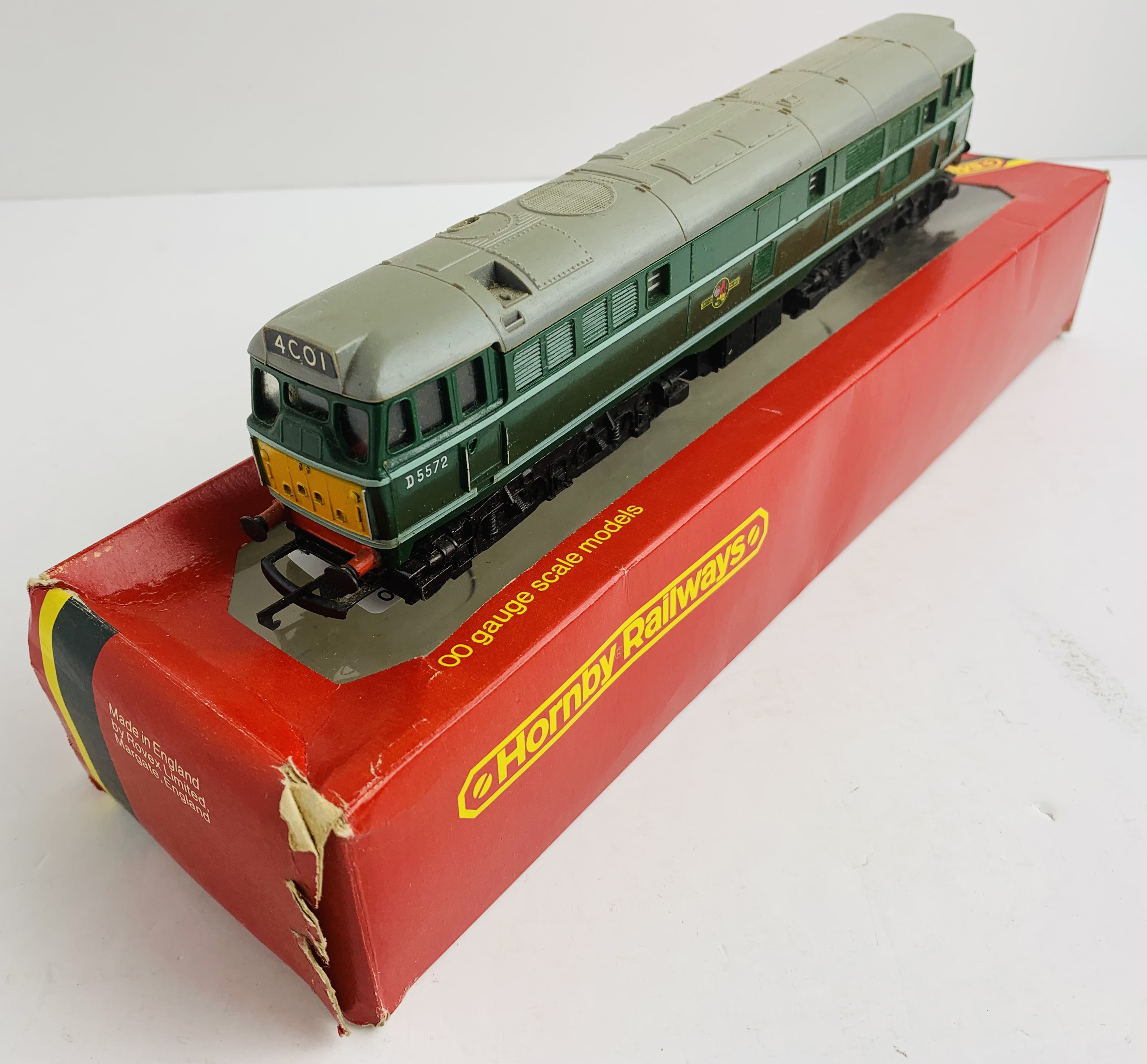 Triang OO BR Green D5572 Loco - Incorrect Box. P&P Group 1 (£14+VAT for the first lot and £1+VAT for