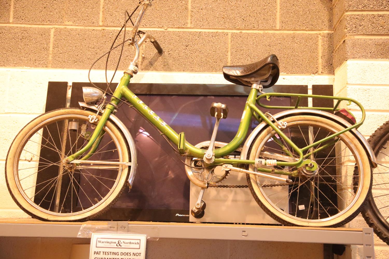 Three Sturmey Archer gear ladies Vulcan folding shopper bike. Not available for in-house P&P